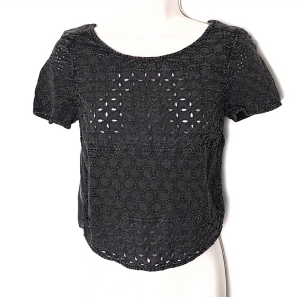American Eagle Outfitters Tops - 🆕 American Eagle eyelet gray crop top